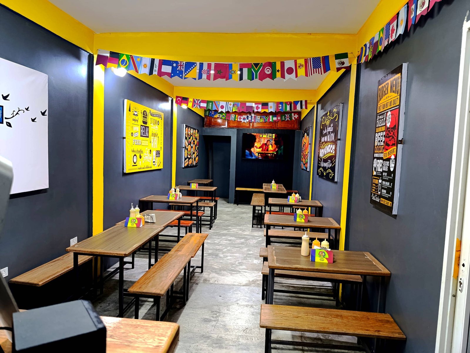 Titos Lunch and Burger, c.a